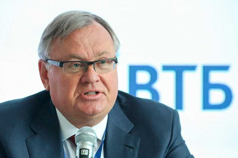 Как банк Андрея Костина прикрывает многомиллиардные долги рейдера Александра Клячина